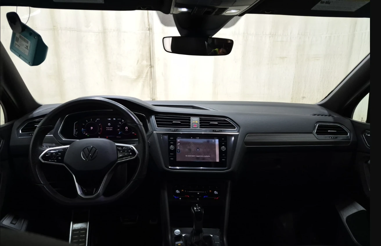 VW Tiguan HIGHLINE* R-LINE* Подгрев* Памет* Камера* Панорама, снимка 10 - Автомобили и джипове - 56085808