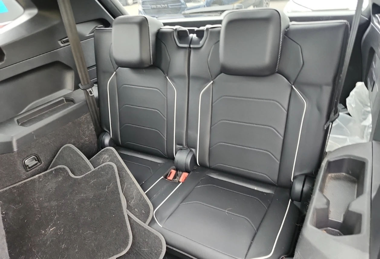 VW Tiguan HIGHLINE* R-LINE* Подгрев* Памет* Камера* Панорама, снимка 16 - Автомобили и джипове - 56085808