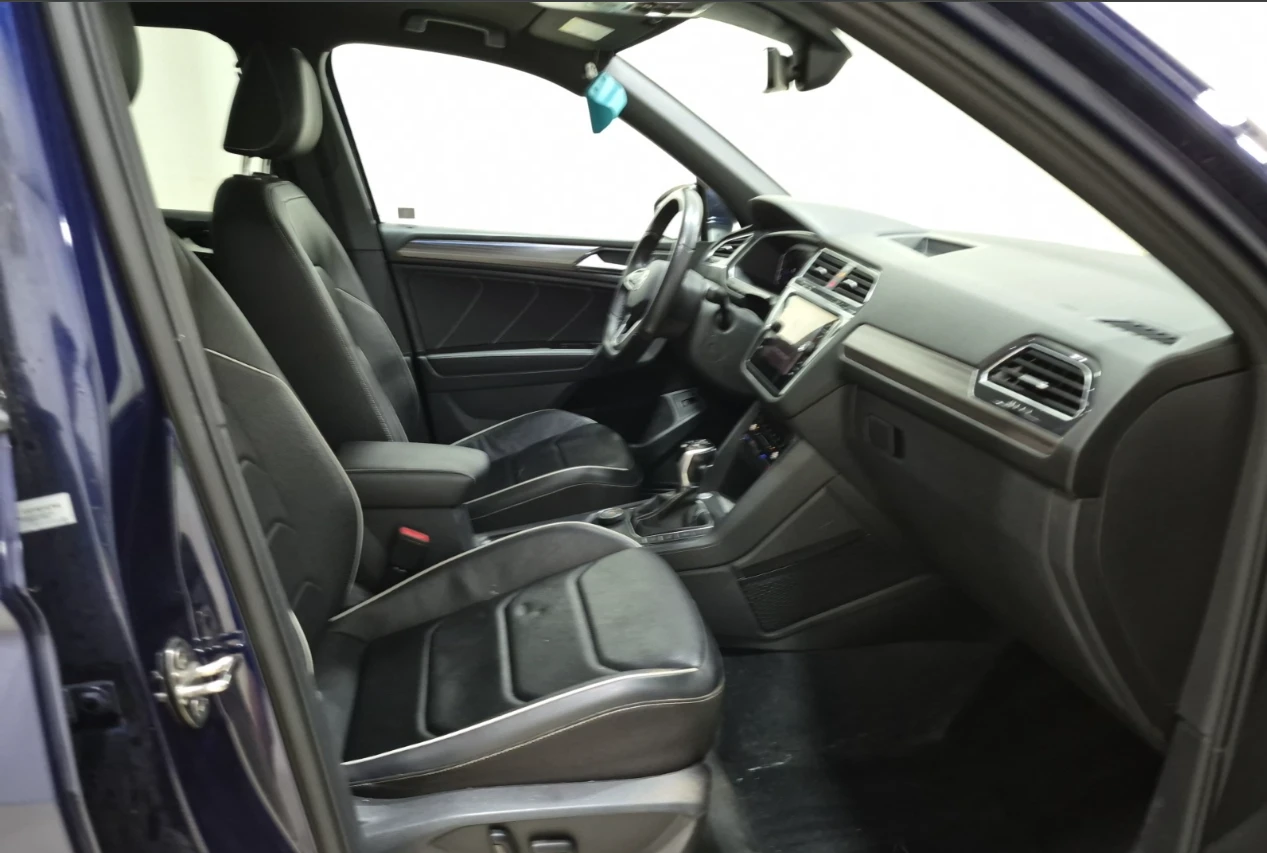 VW Tiguan HIGHLINE* R-LINE* Подгрев* Памет* Камера* Панорама, снимка 13 - Автомобили и джипове - 56085808