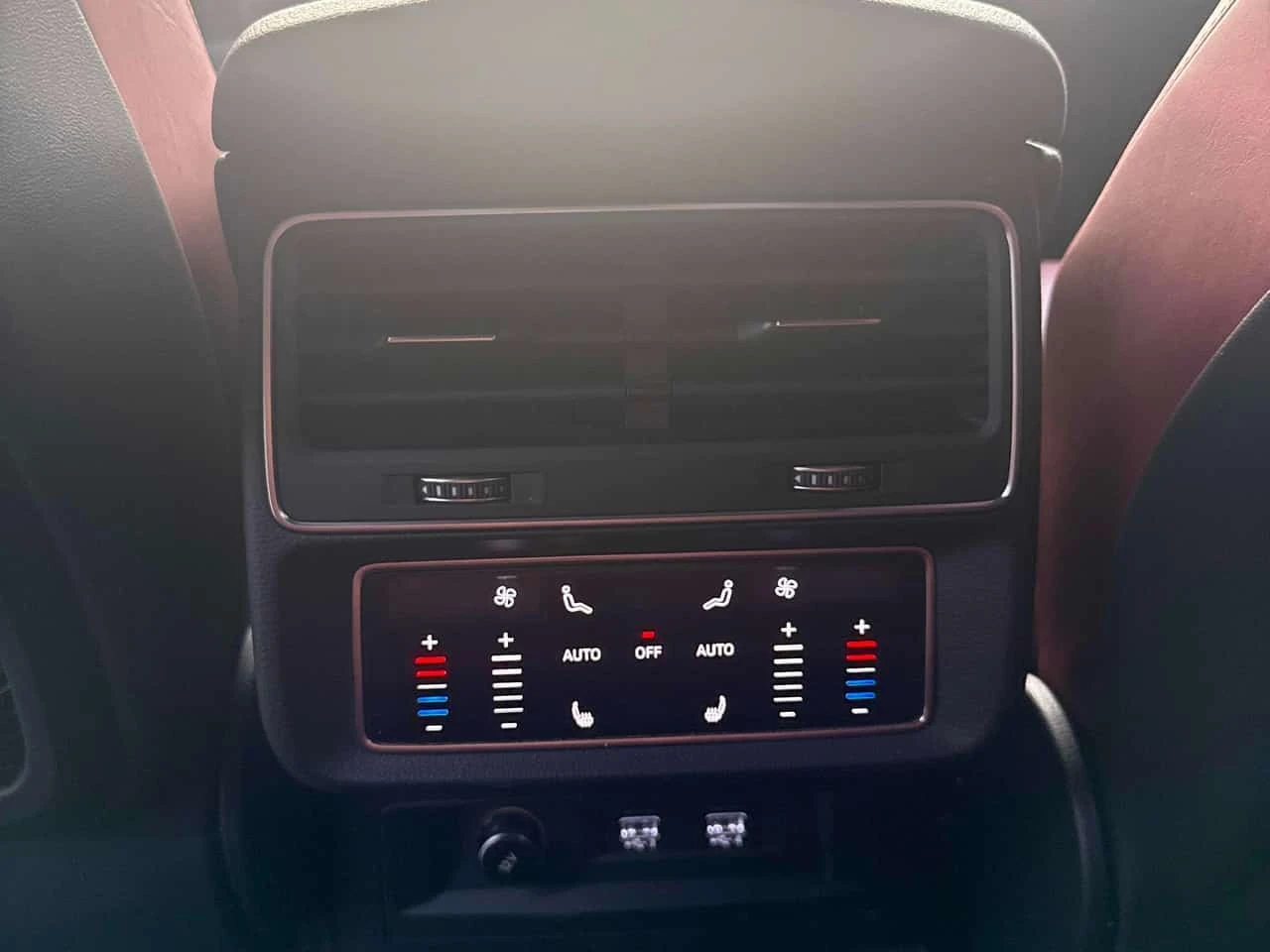 Audi SQ8 4.0 TFSI quattro | CARFAX | ��� ��������� | Mobile.bg � ����������� 16