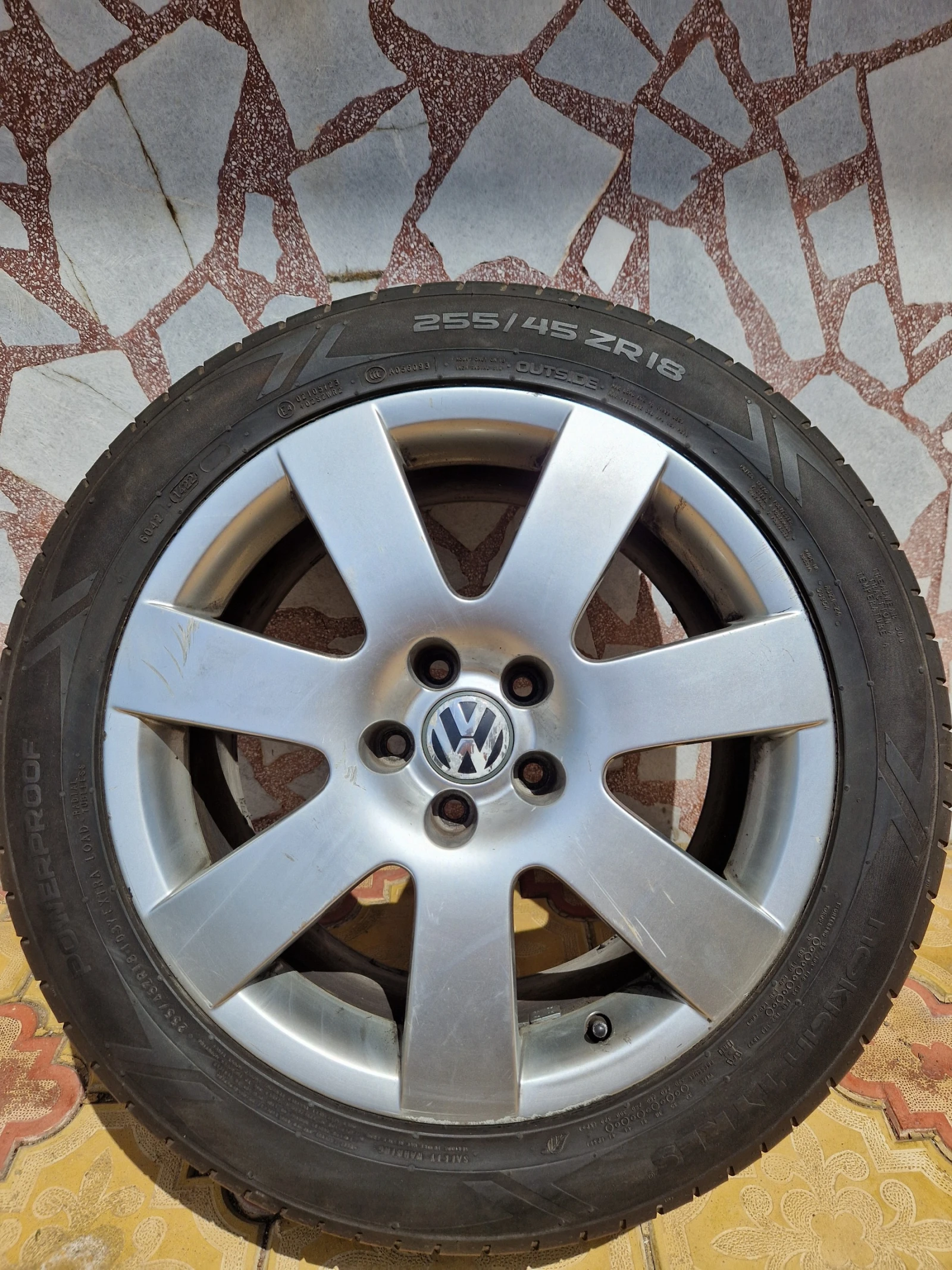 Гуми с джанти Nokian 255/45R18, снимка 2 - Гуми и джанти - 54568119