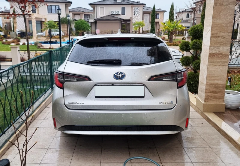 Toyota Corolla 1.8 Hybrid, снимка 5 - Автомобили и джипове - 52586679