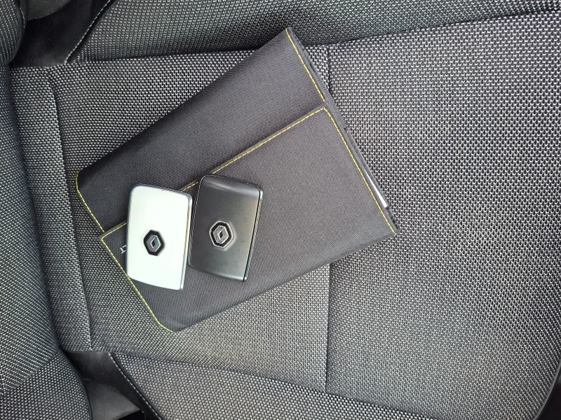 Renault Captur 1, 5 dci, снимка 9 - Автомобили и джипове - 53389693