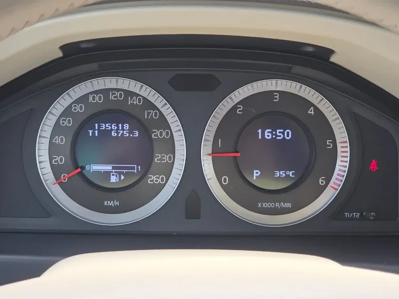 Volvo Xc70 D5 3Rd Generation, снимка 9 - Автомобили и джипове - 56225210