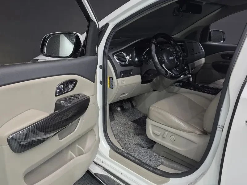 Kia Carnival, снимка 10 - Автомобили и джипове - 56689501