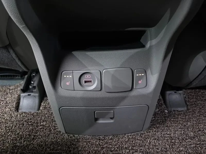 Kia Carnival, снимка 12 - Автомобили и джипове - 56689501