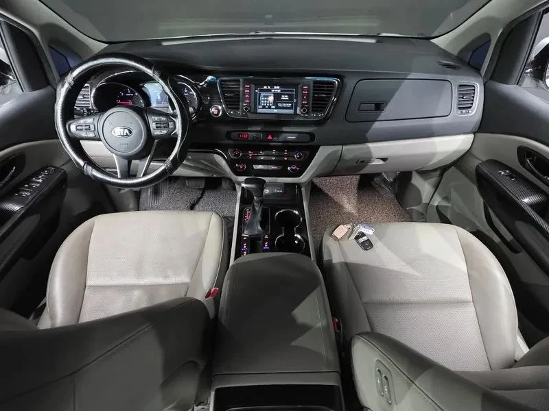 Kia Carnival, снимка 7 - Автомобили и джипове - 56689501