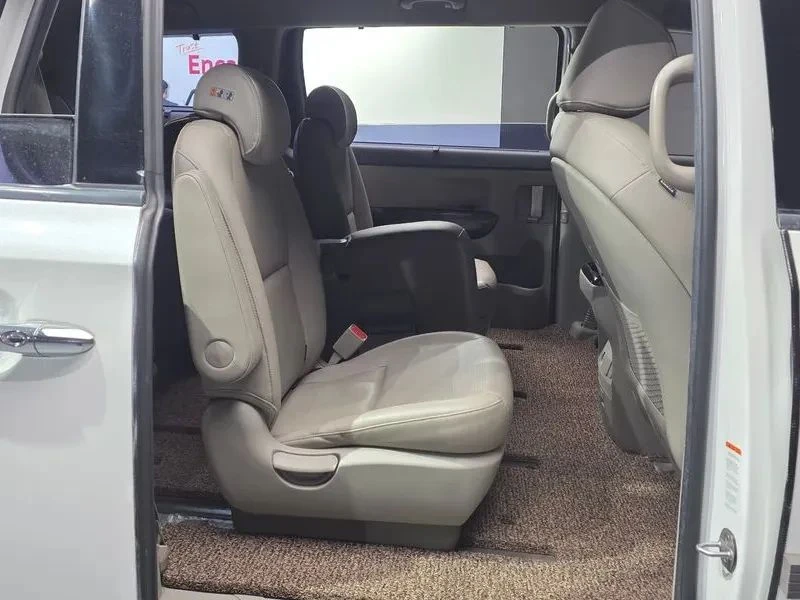 Kia Carnival, снимка 11 - Автомобили и джипове - 56689501