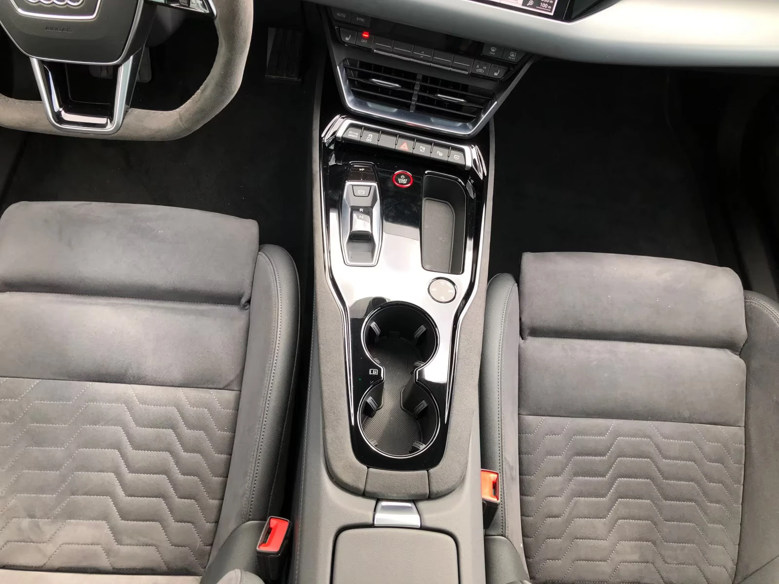 Audi E-Tron GT QUATTRO/HP/LASER/HUD/PANO/360/B&0/762v | Mobile.bg   9