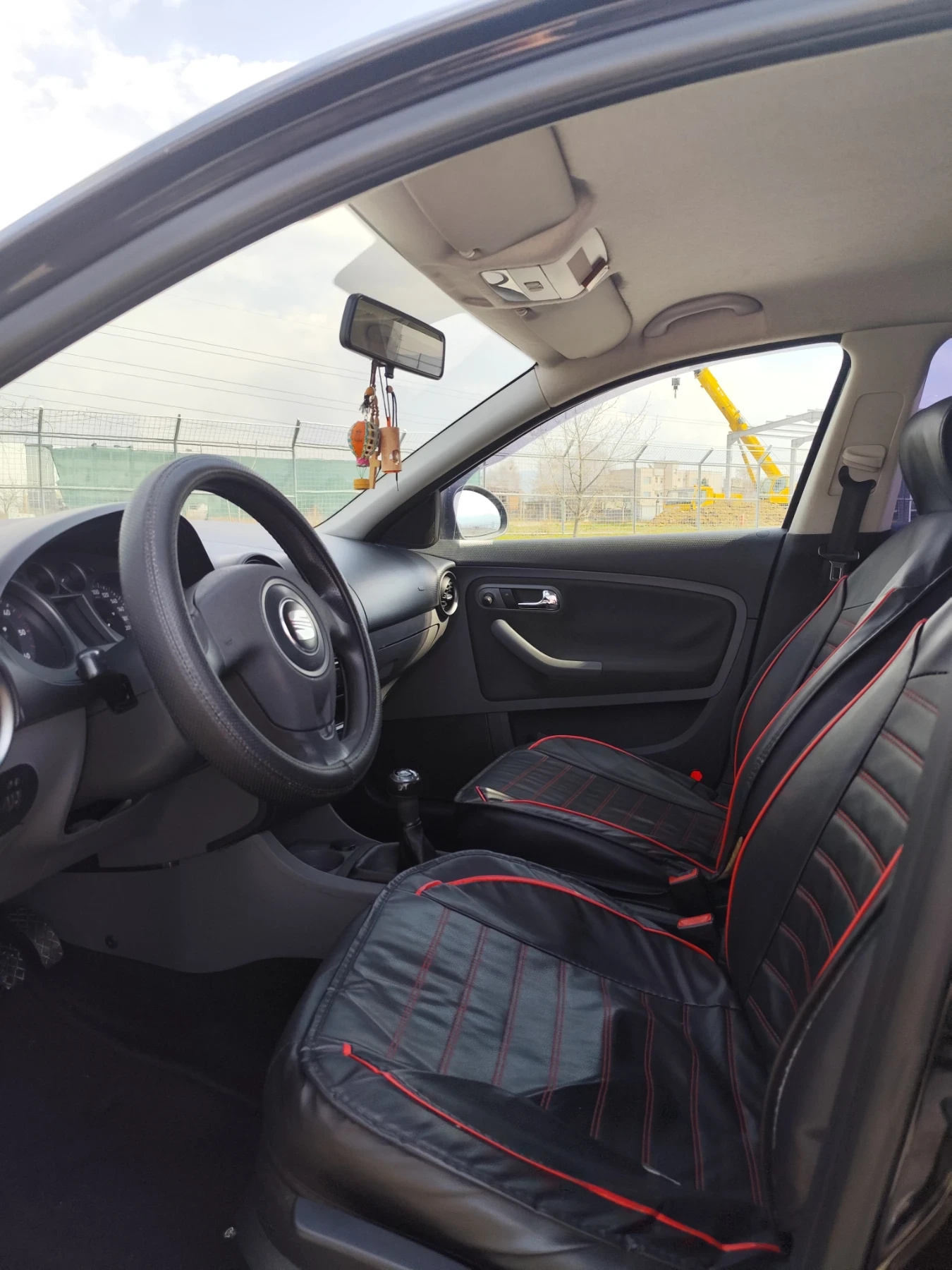 Seat Cordoba, снимка 8 - Автомобили и джипове - 53757799