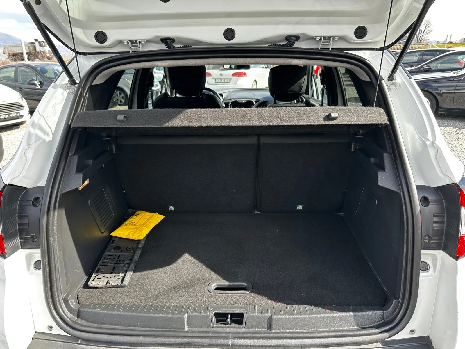 Renault Captur 1.2 TCe EVRO 6, снимка 13 - Автомобили и джипове - 53865995