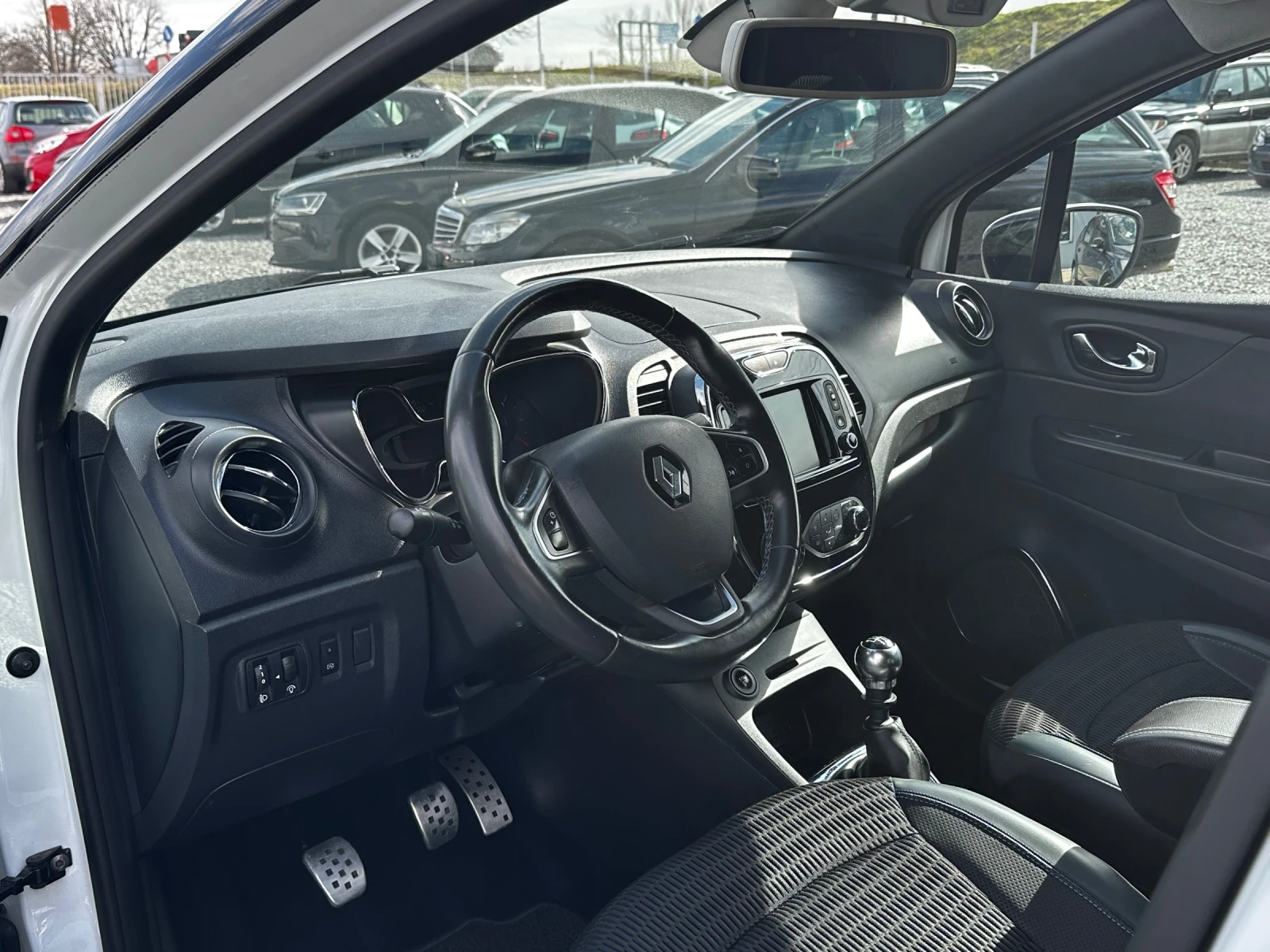 Renault Captur 1.2 TCe EVRO 6, снимка 10 - Автомобили и джипове - 53865995