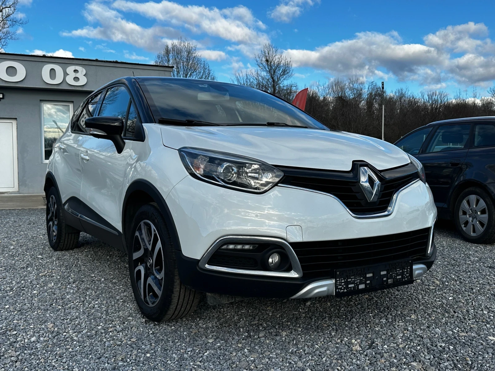Renault Captur 1.2 TCe EVRO 6, снимка 3 - Автомобили и джипове - 53865995