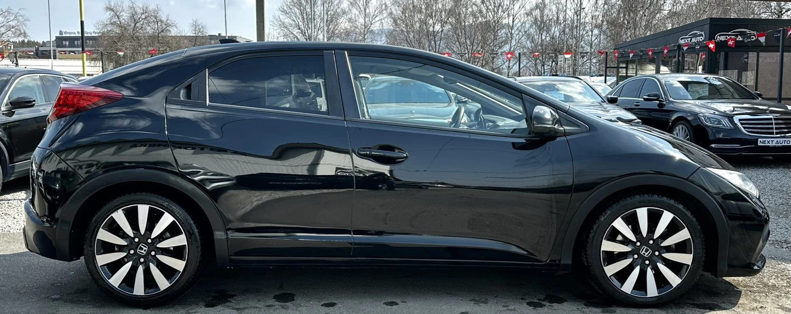 Honda Civic 1.8i 141HP PANO BLIND SPOT LANE ASSIST, снимка 4 - Автомобили и джипове - 53874849