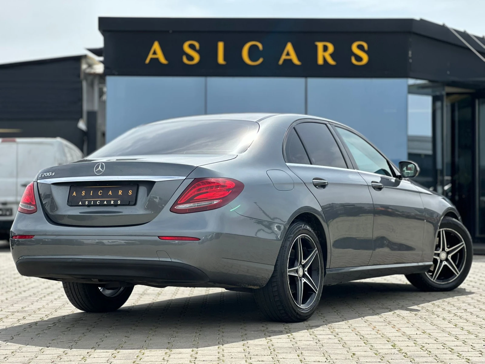 Mercedes-Benz E 200 / 9G-TRONIC / EURO 6 / TOP /, снимка 5 - Автомобили и джипове - 54204873