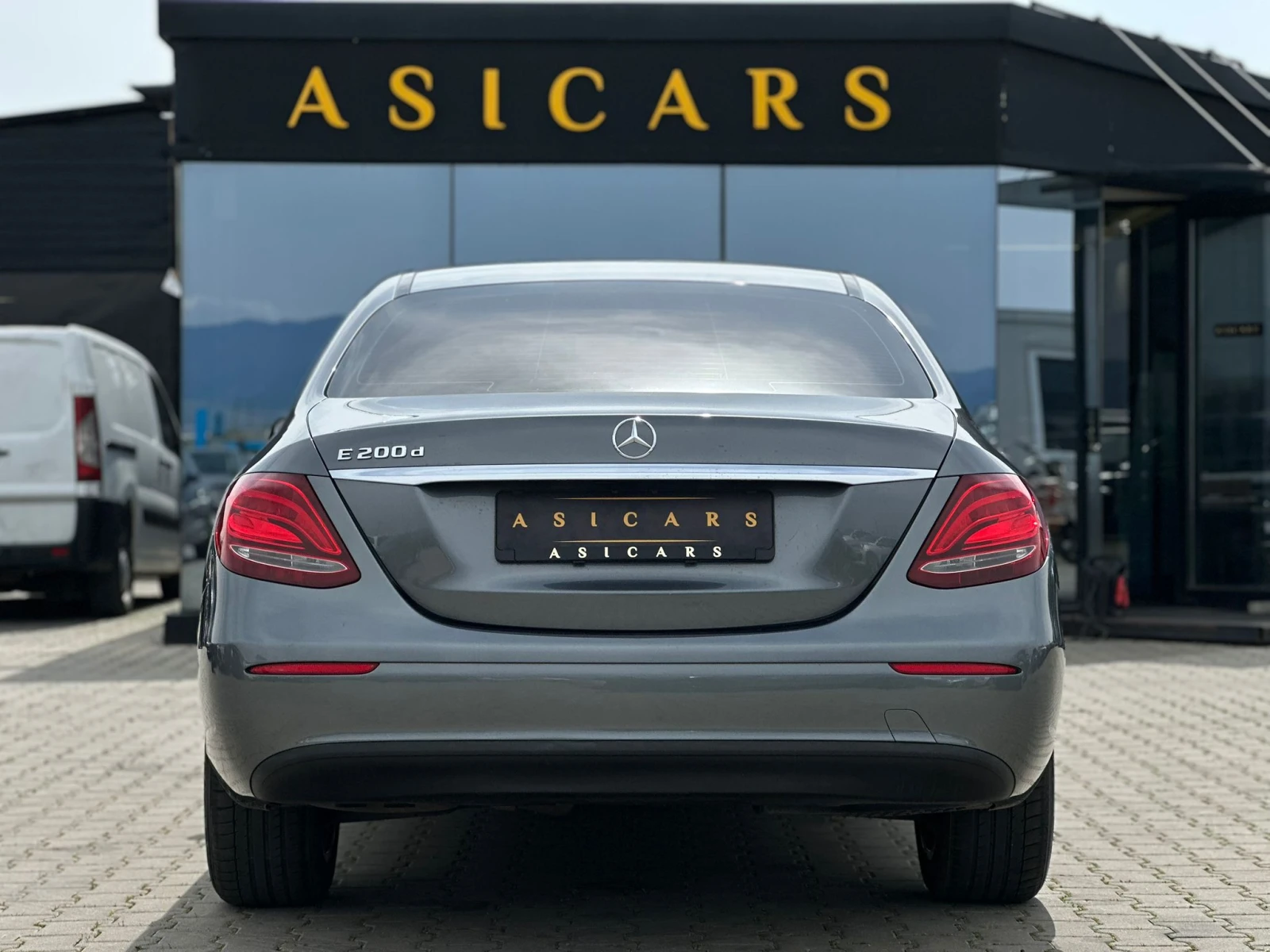 Mercedes-Benz E 200 / 9G-TRONIC / EURO 6 / TOP /, снимка 4 - Автомобили и джипове - 54204873