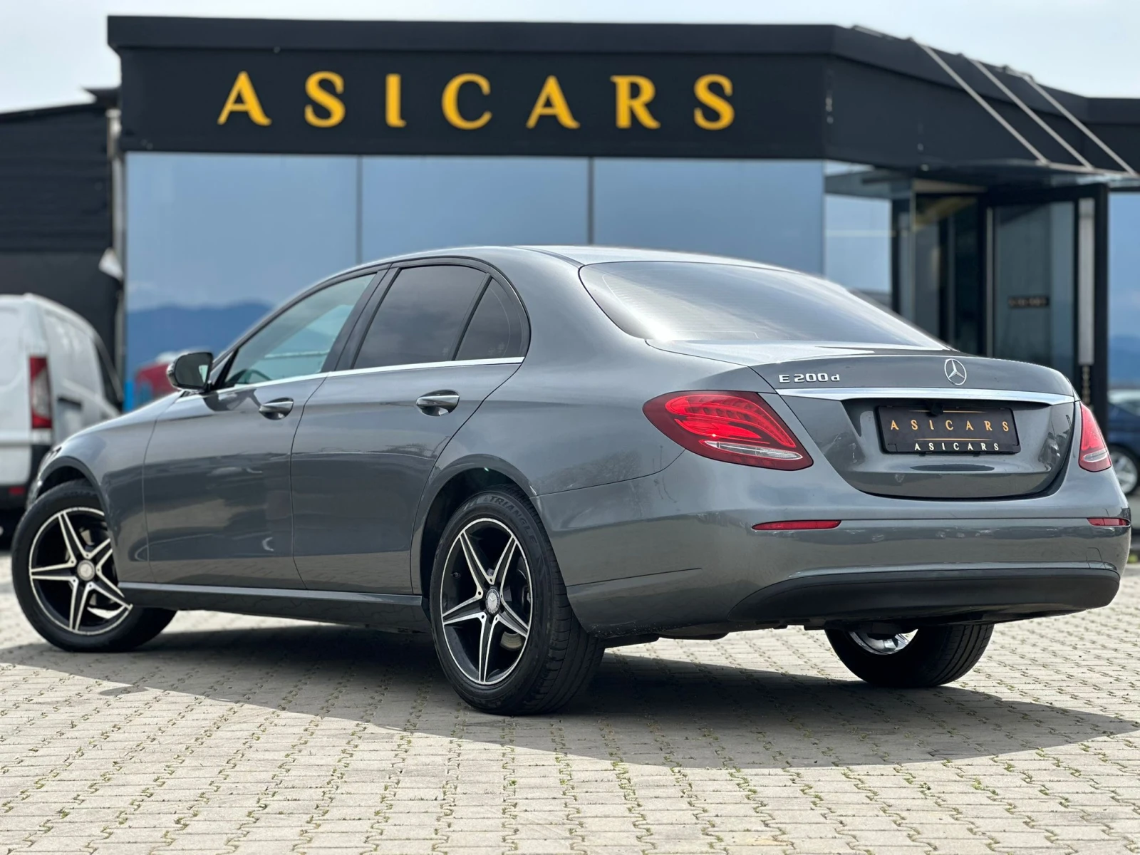 Mercedes-Benz E 200 / 9G-TRONIC / EURO 6 / TOP /, снимка 3 - Автомобили и джипове - 54204873