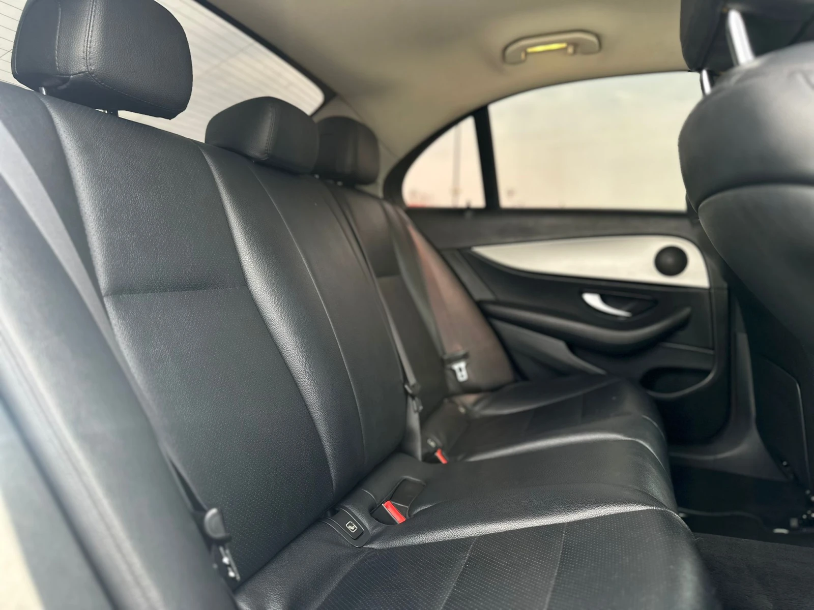 Mercedes-Benz E 200 / 9G-TRONIC / EURO 6 / TOP /, снимка 11 - Автомобили и джипове - 54204873