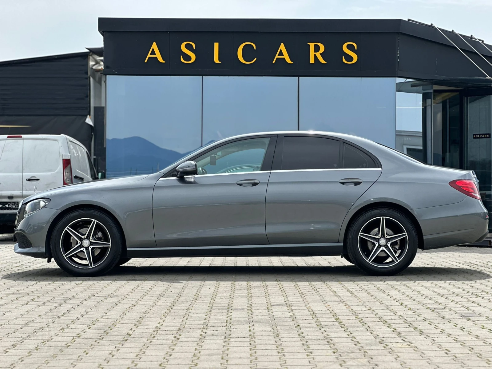 Mercedes-Benz E 200 / 9G-TRONIC / EURO 6 / TOP /, снимка 2 - Автомобили и джипове - 54204873
