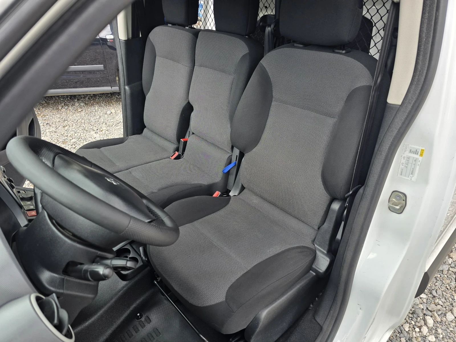 Peugeot Partner 1.6HDI 81000KM ....., снимка 16 - Автомобили и джипове - 54377693