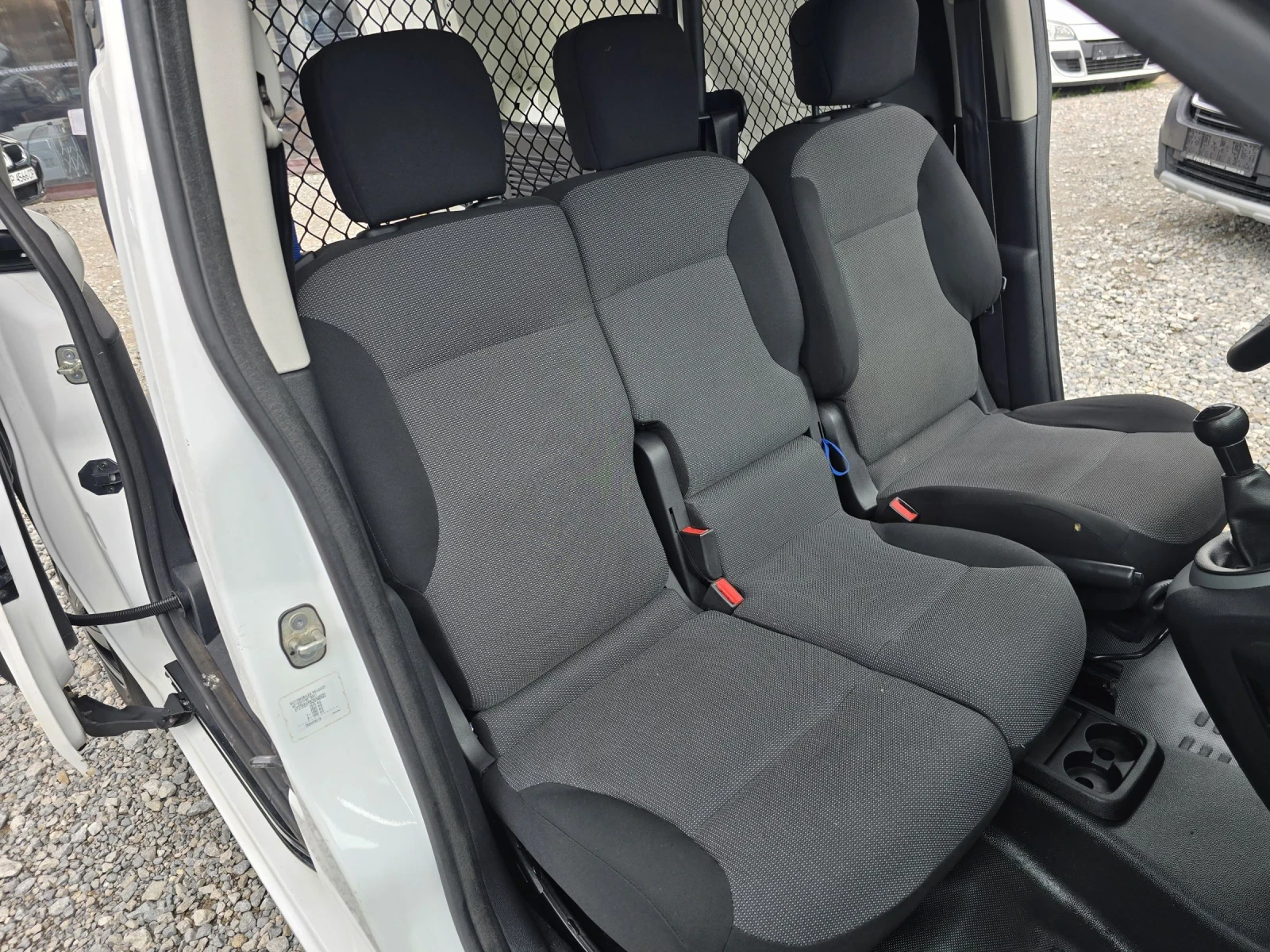 Peugeot Partner 1.6HDI 81000KM ....., снимка 8 - Автомобили и джипове - 54377693