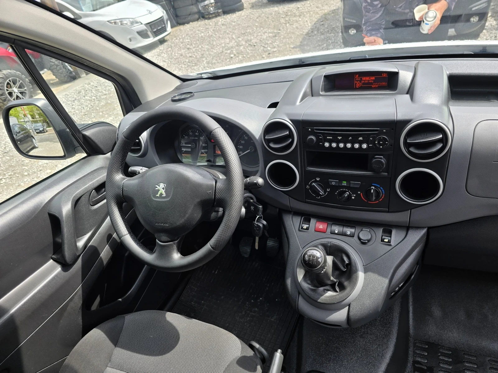 Peugeot Partner 1.6HDI 81000KM ....., снимка 7 - Автомобили и джипове - 54377693
