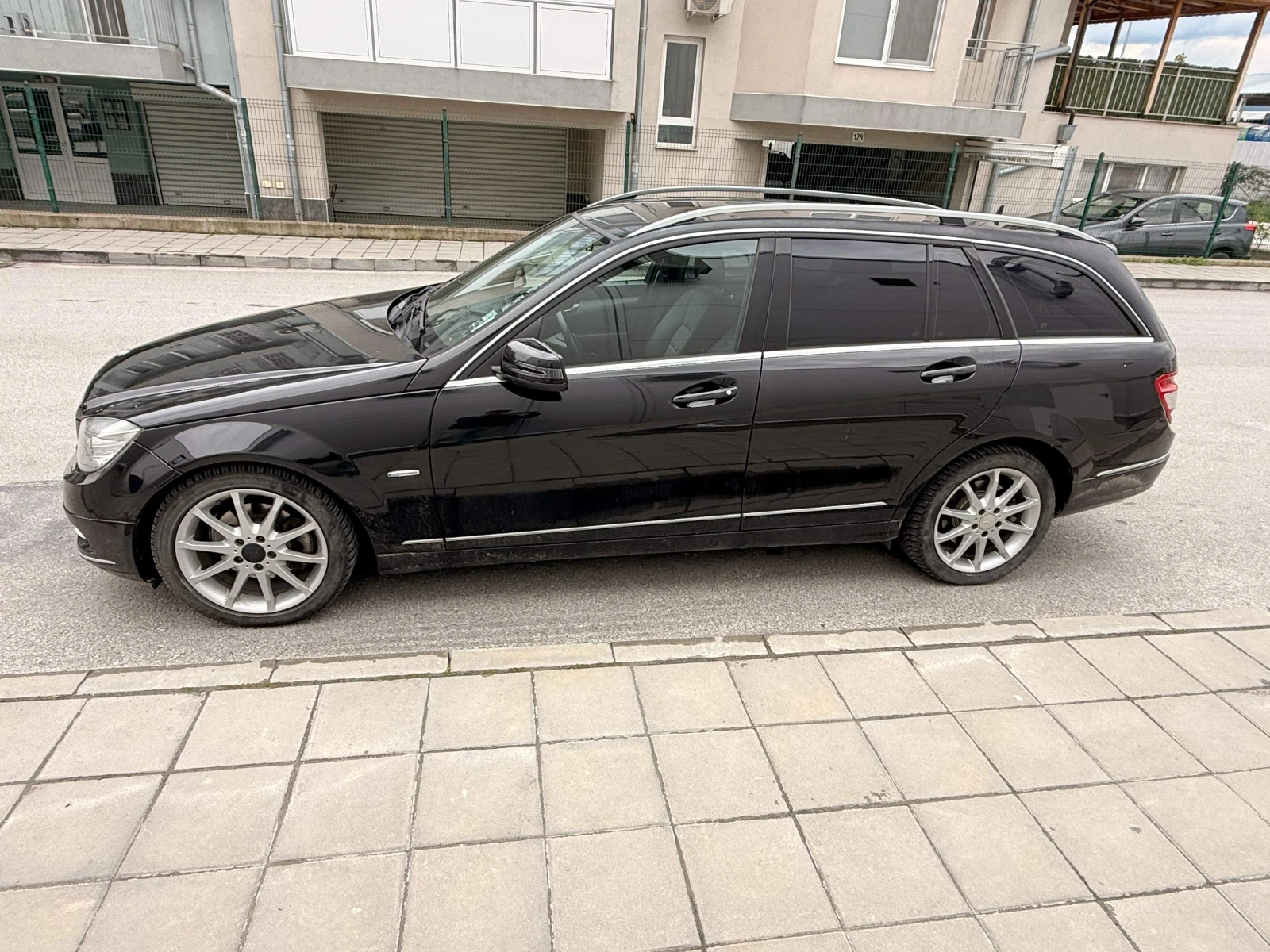 Mercedes-Benz C 250 4 Matic, снимка 7 - Автомобили и джипове - 54385884