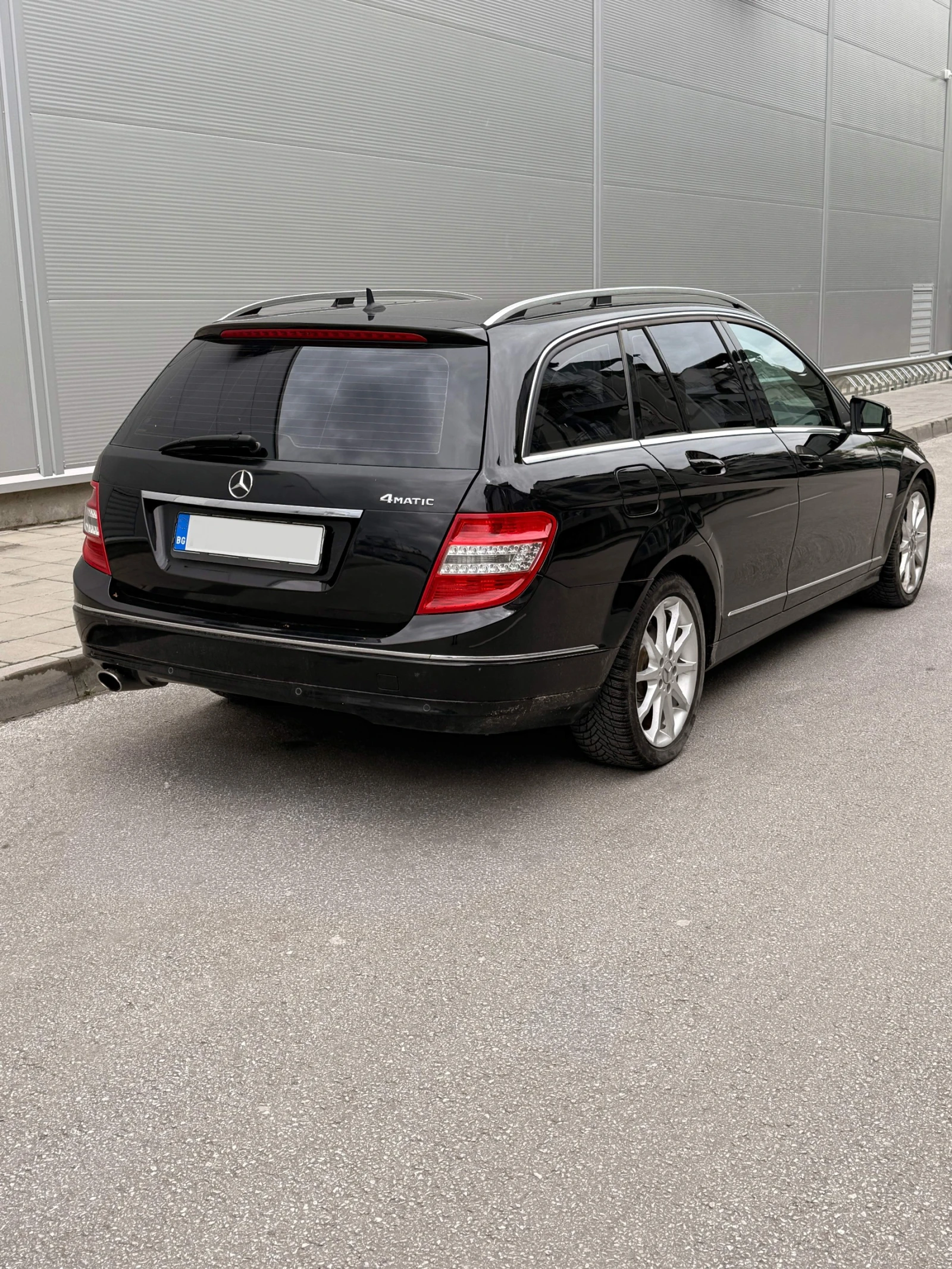 Mercedes-Benz C 250 4 Matic, снимка 9 - Автомобили и джипове - 54385884