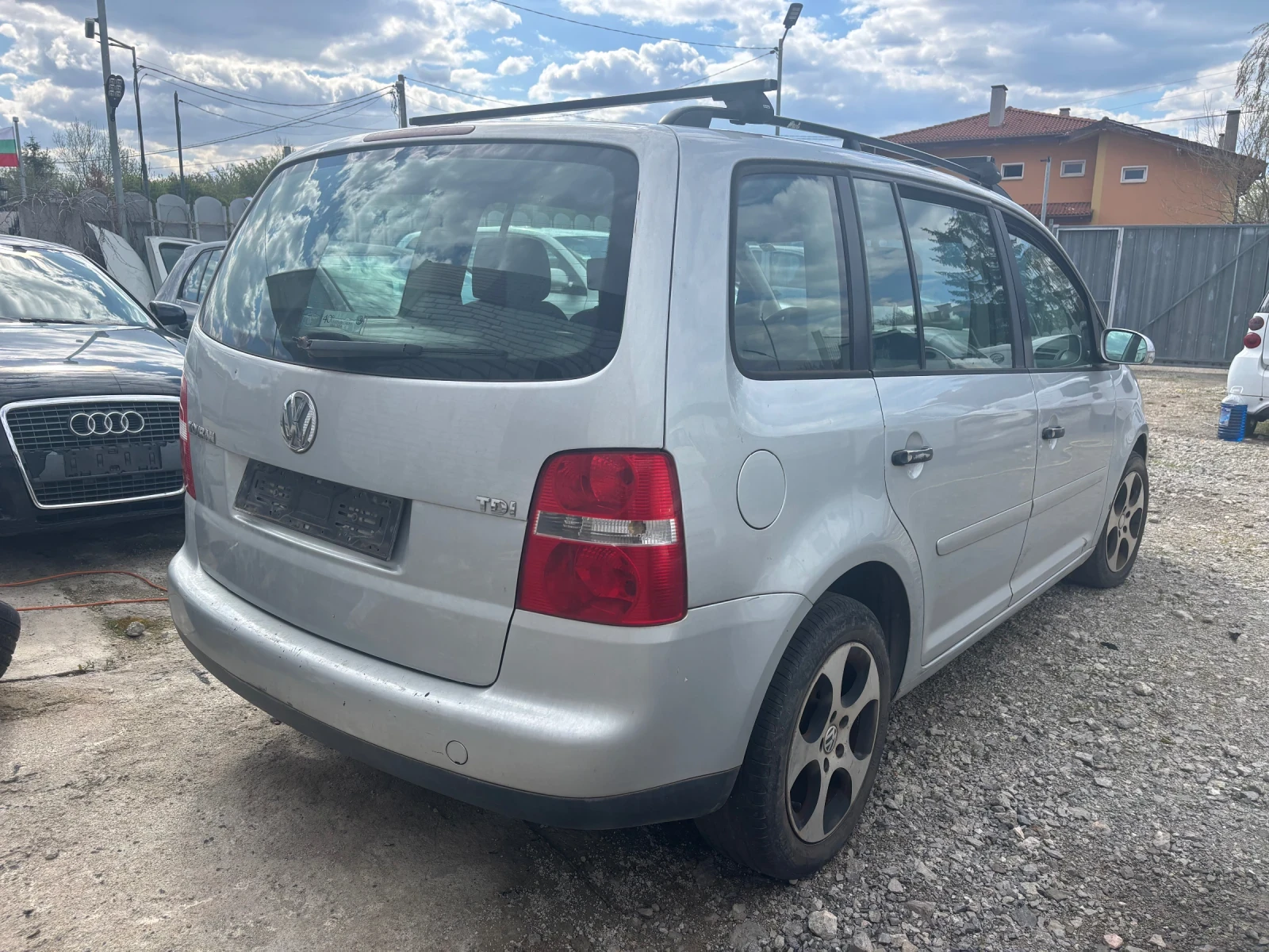 VW Touran 1.9, снимка 2 - Автомобили и джипове - 54401906