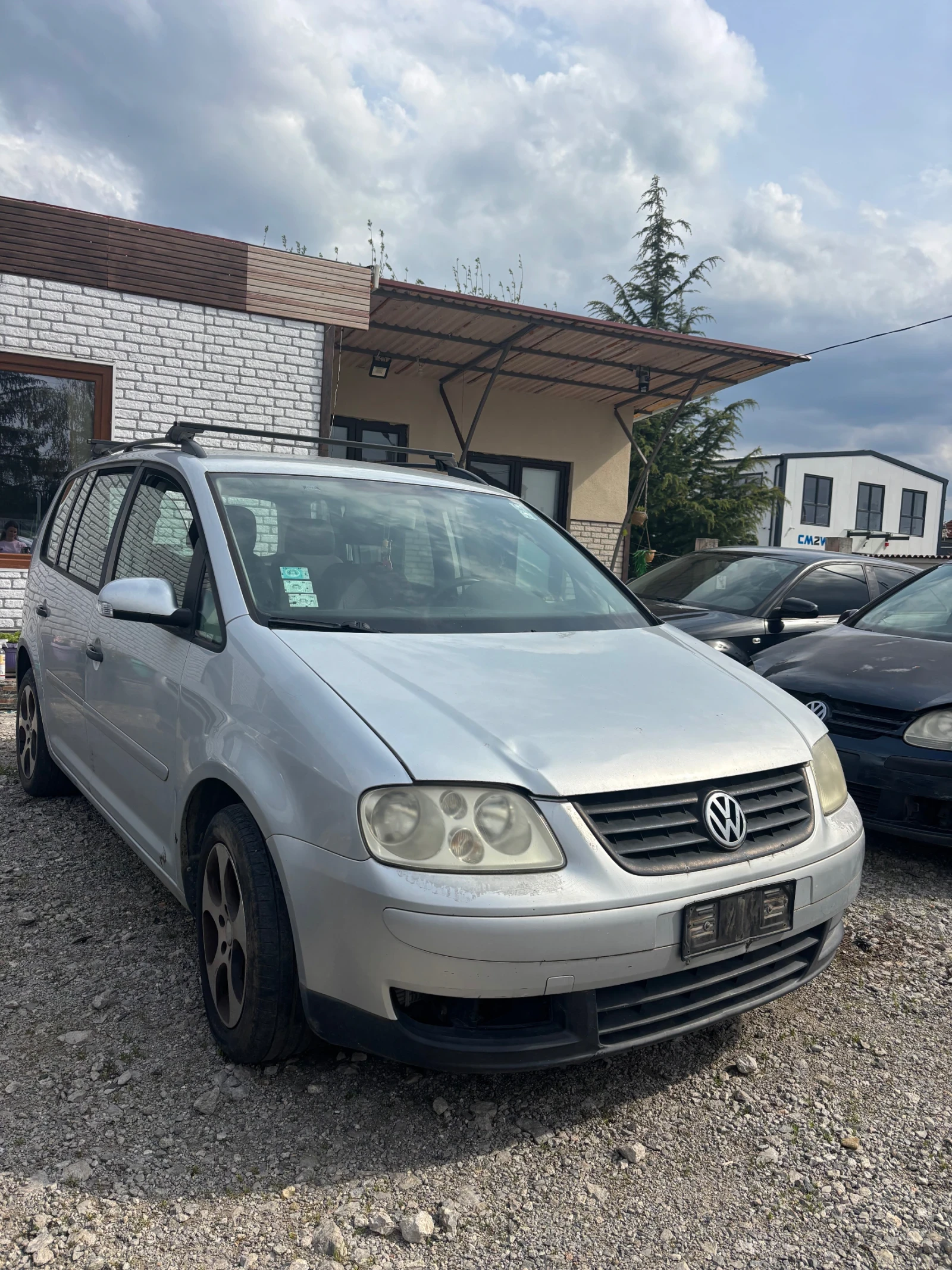 VW Touran 1.9, снимка 4 - Автомобили и джипове - 54401906