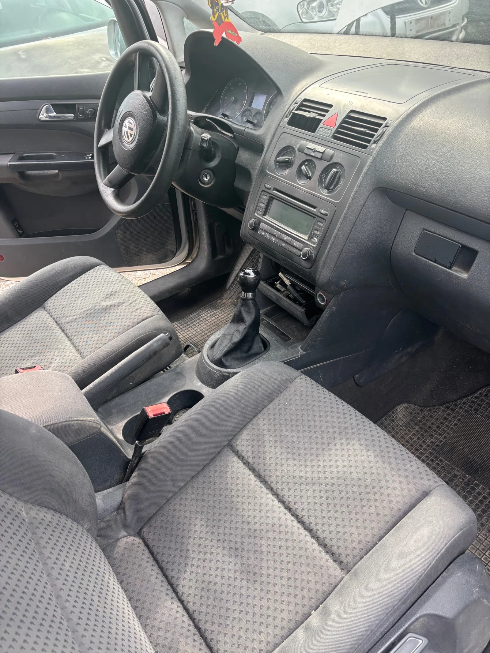 VW Touran 1.9, снимка 5 - Автомобили и джипове - 54401906