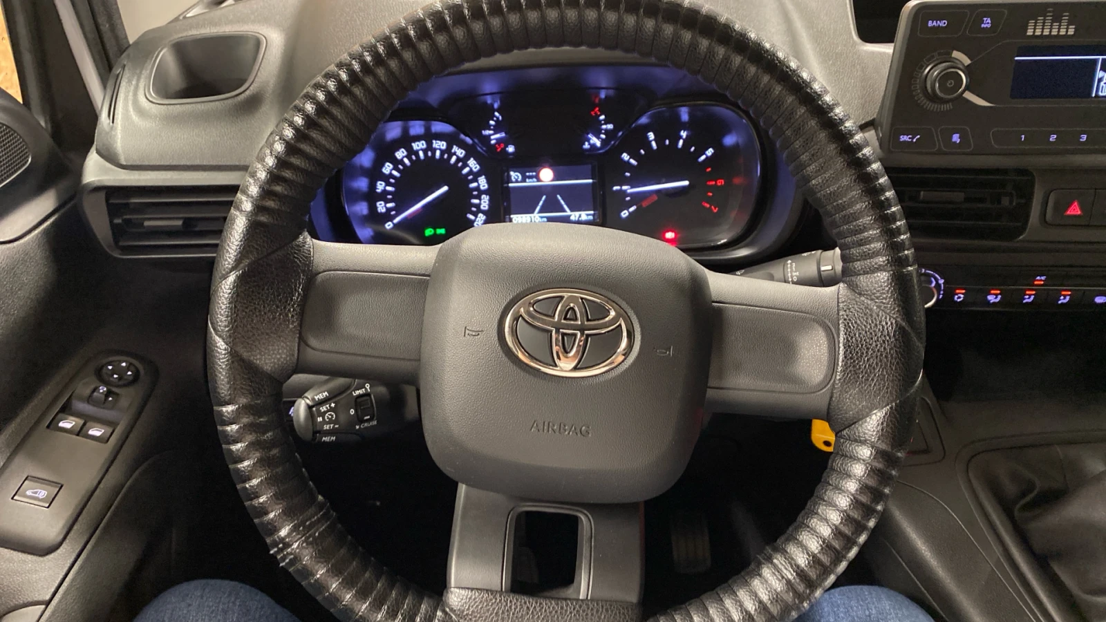 Toyota Proace City, снимка 9 - Автомобили и джипове - 54505638
