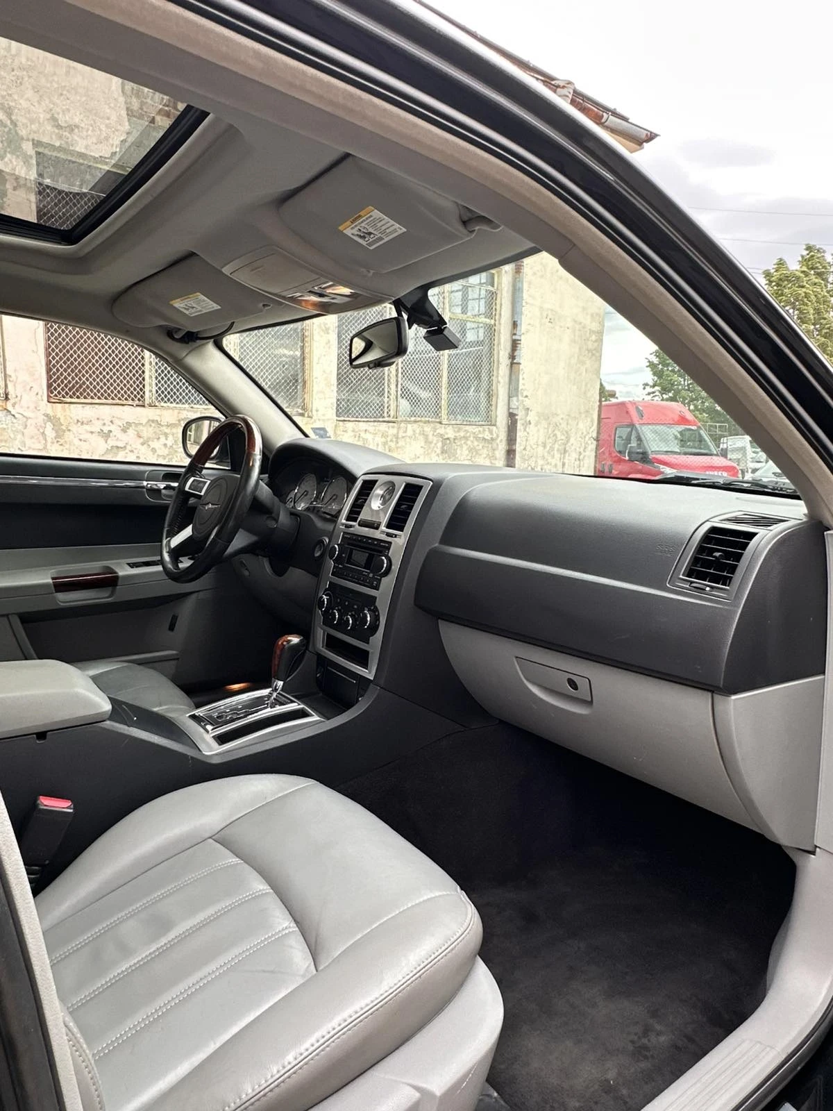 Chrysler 300c 3.0crd, снимка 12 - Автомобили и джипове - 54635259