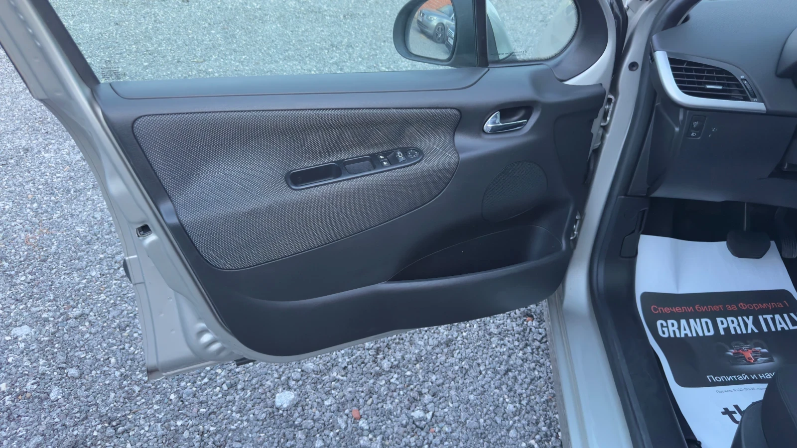 Peugeot 207 Автоматик , снимка 9 - Автомобили и джипове - 55195899