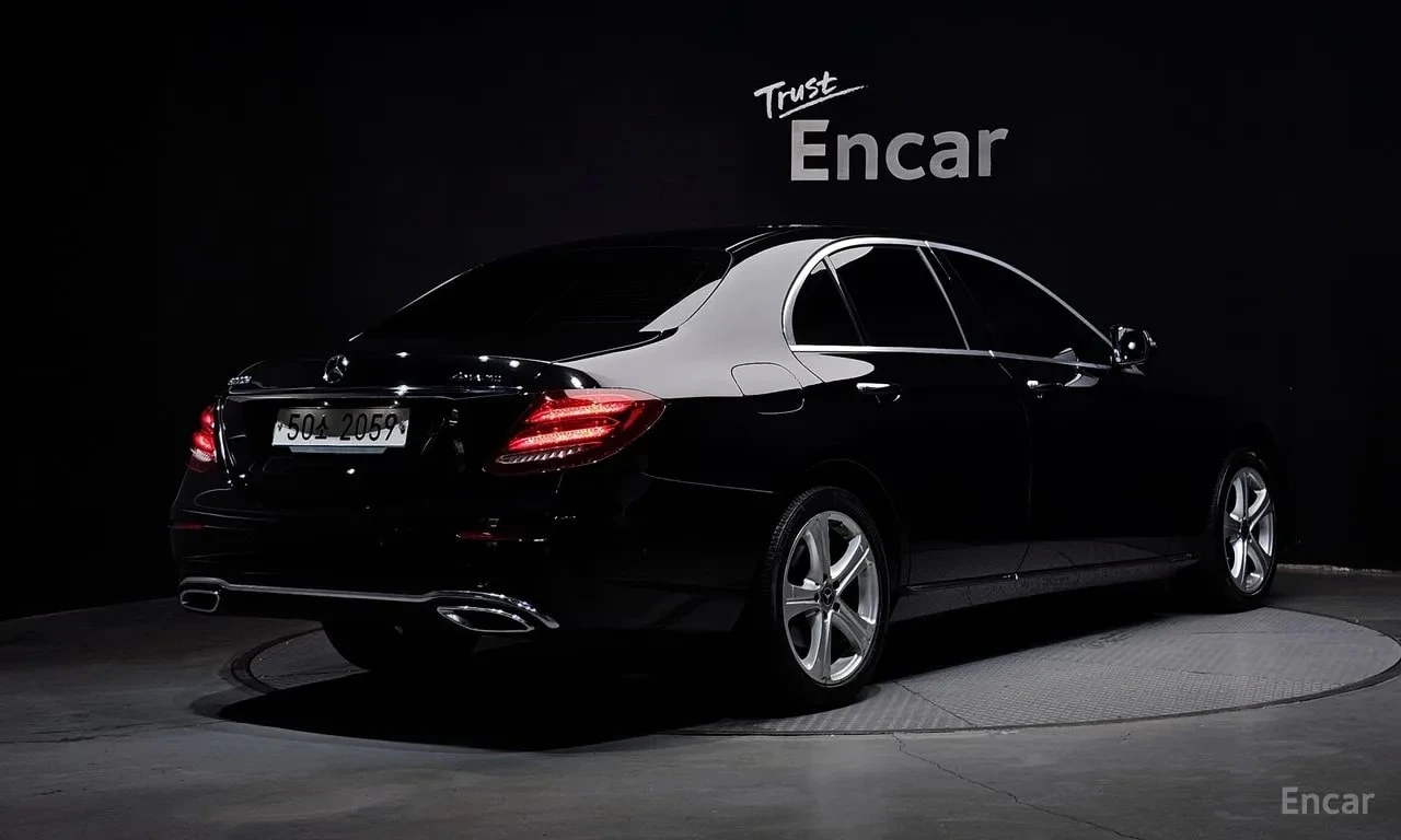 Mercedes-Benz E 220 * E220d 4MATIC Avantgarde * ЦЕНА ДО БГ, снимка 2 - Автомобили и джипове - 55981059
