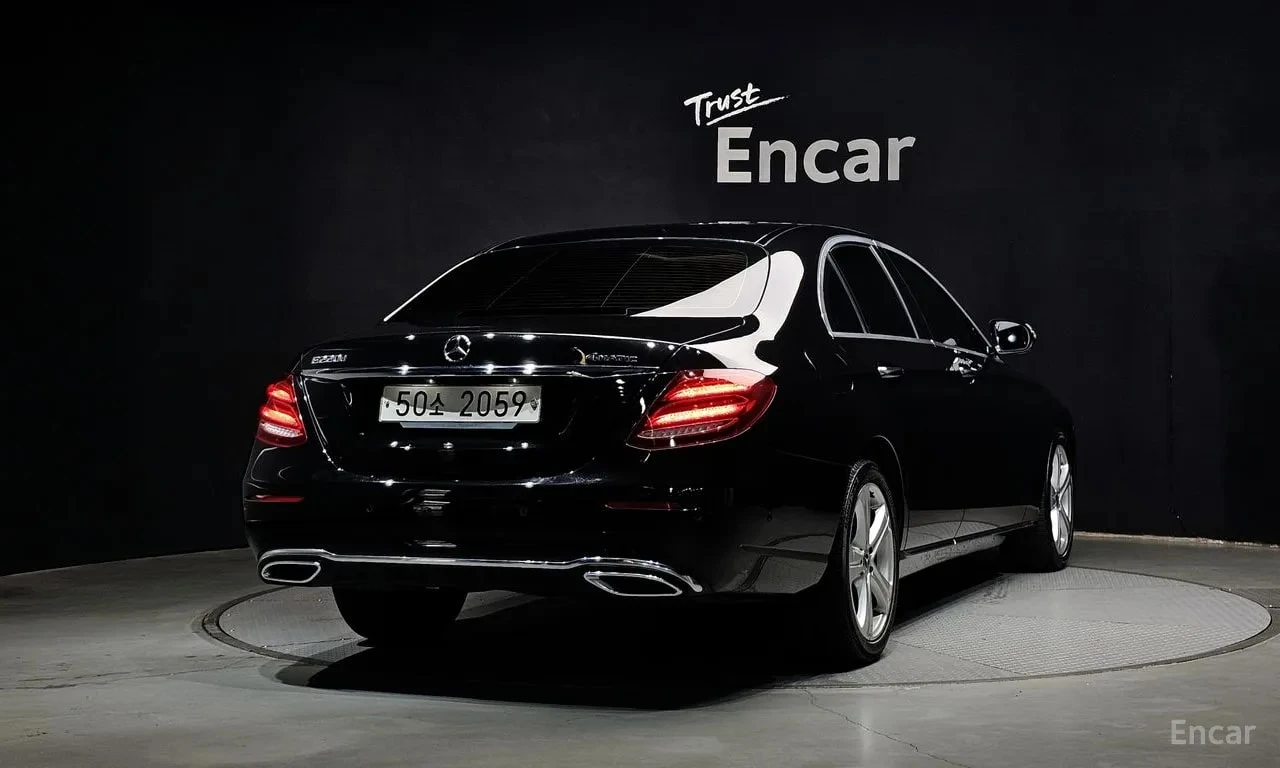 Mercedes-Benz E 220 * E220d 4MATIC Avantgarde * ЦЕНА ДО БГ, снимка 4 - Автомобили и джипове - 55981059