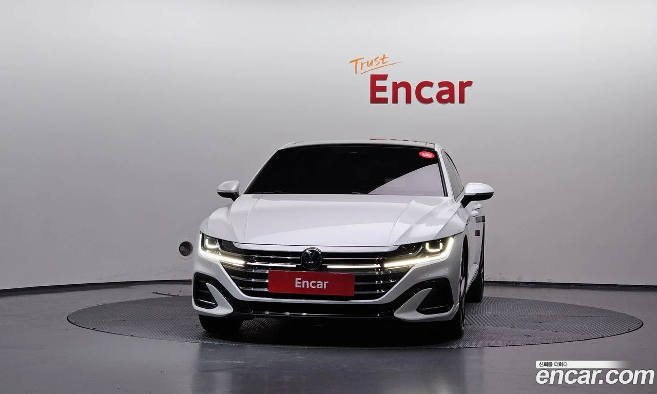 VW Arteon R-Line* Подгрев* Harman* 360* HUD* Масаж* М.Точка*, снимка 3 - Автомобили и джипове - 56044021