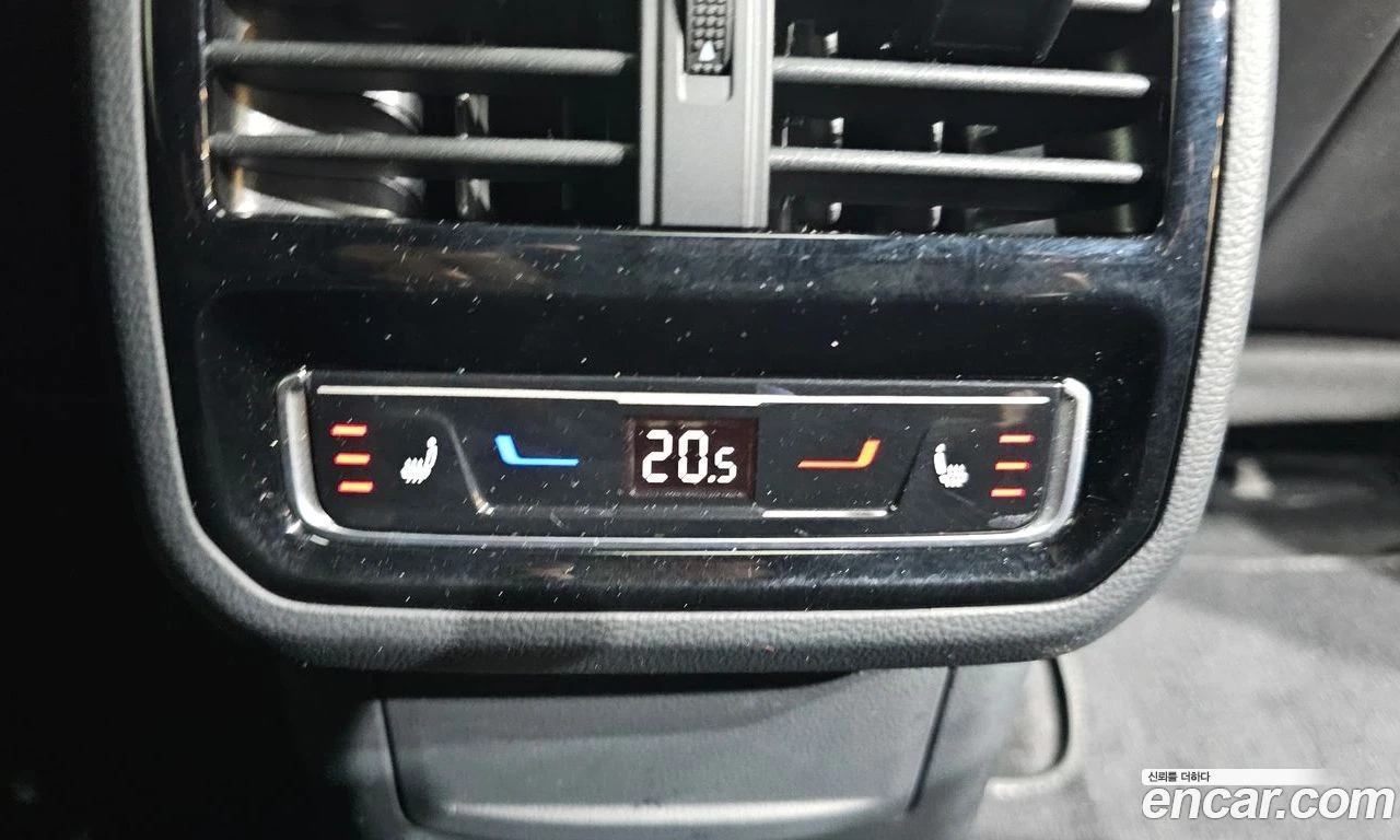 VW Arteon R-Line* Подгрев* Harman* 360* HUD* Масаж* М.Точка*, снимка 17 - Автомобили и джипове - 56044021