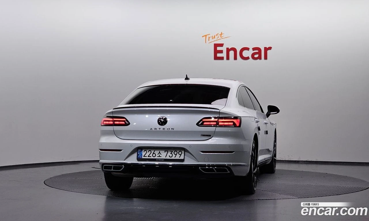 VW Arteon R-Line* Подгрев* Harman* 360* HUD* Масаж* М.Точка*, снимка 4 - Автомобили и джипове - 56044021