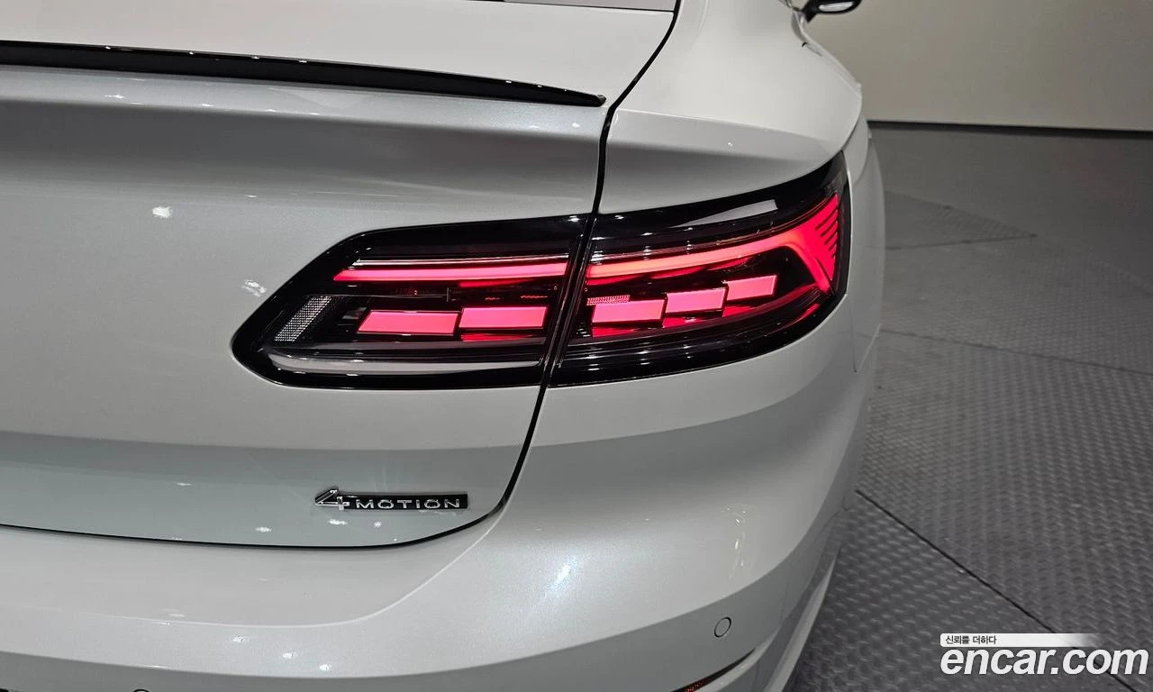 VW Arteon R-Line* Подгрев* Harman* 360* HUD* Масаж* М.Точка*, снимка 15 - Автомобили и джипове - 56044021