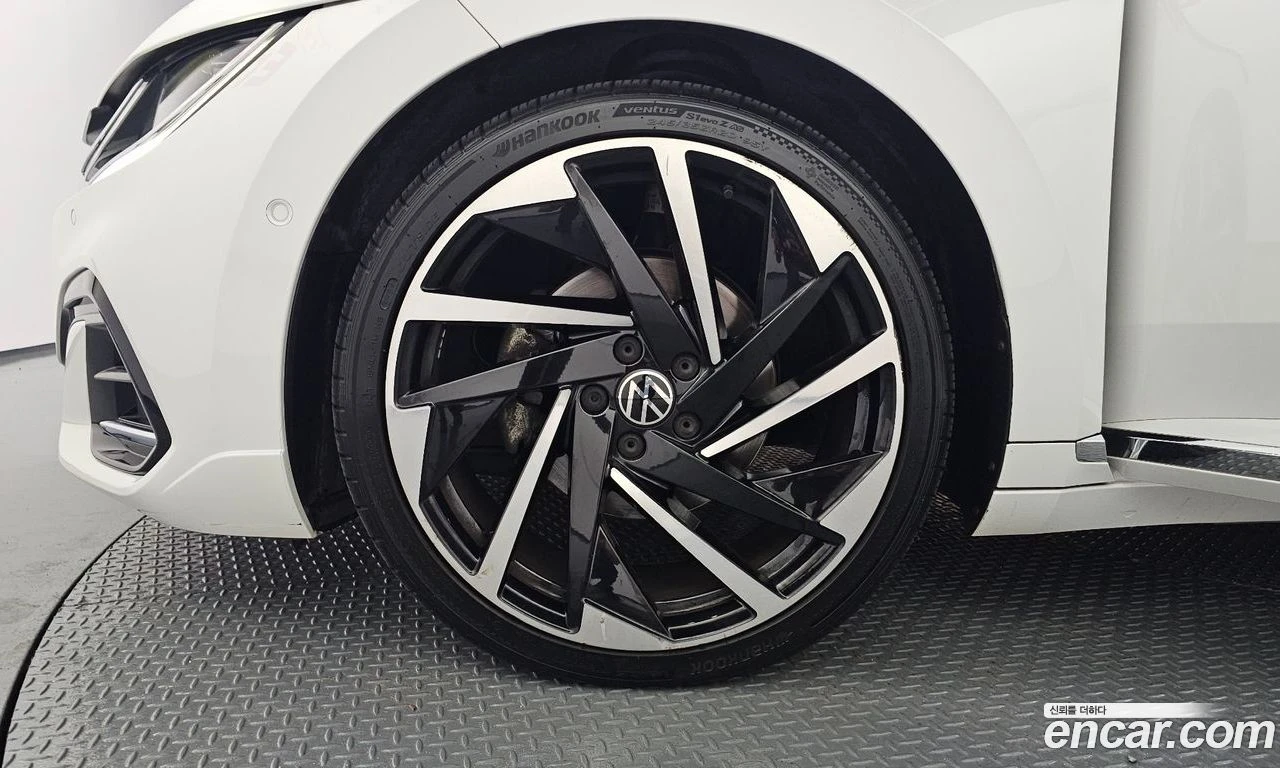 VW Arteon R-Line* Подгрев* Harman* 360* HUD* Масаж* М.Точка*, снимка 5 - Автомобили и джипове - 56044021