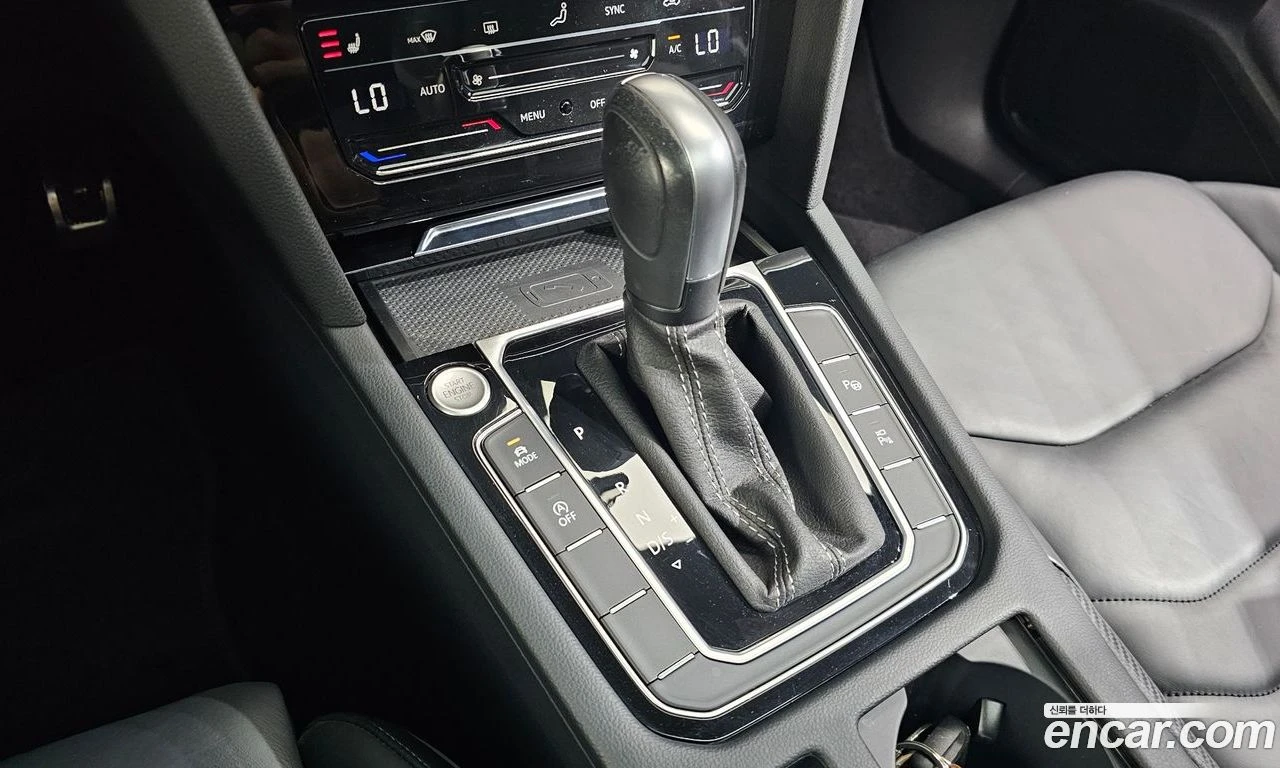 VW Arteon R-Line* Подгрев* Harman* 360* HUD* Масаж* М.Точка*, снимка 9 - Автомобили и джипове - 56044021