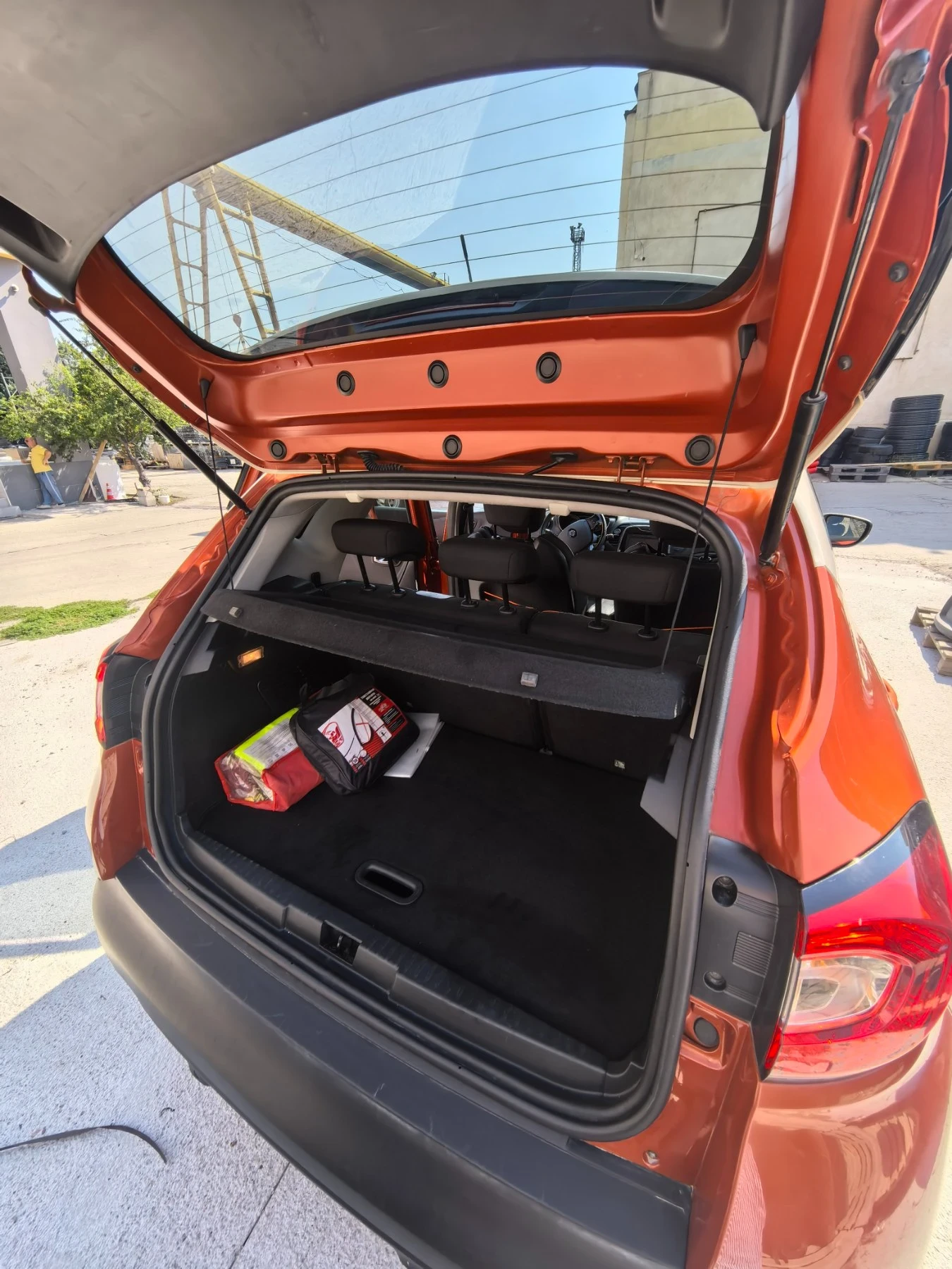 Renault Captur 1.5 DCI, снимка 8 - Автомобили и джипове - 56621957