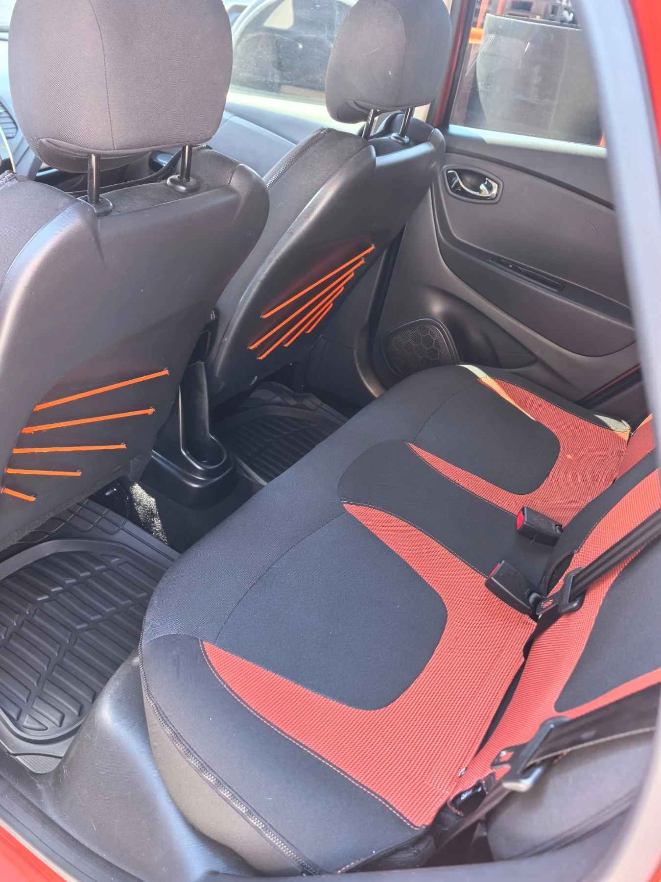 Renault Captur 1.5 DCI, снимка 7 - Автомобили и джипове - 56621957