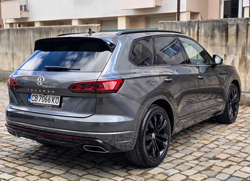 VW Touareg V8 R-Line 4.0TDI Black Optic Наличен, снимка 4 - Автомобили и джипове - 51511049