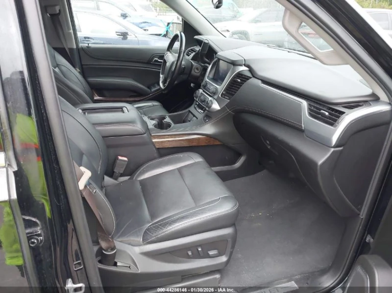 Chevrolet Suburban 5.3L V-8 DI, VVT, 355HP 4X4 Drive, снимка 10 - Автомобили и джипове - 53342860