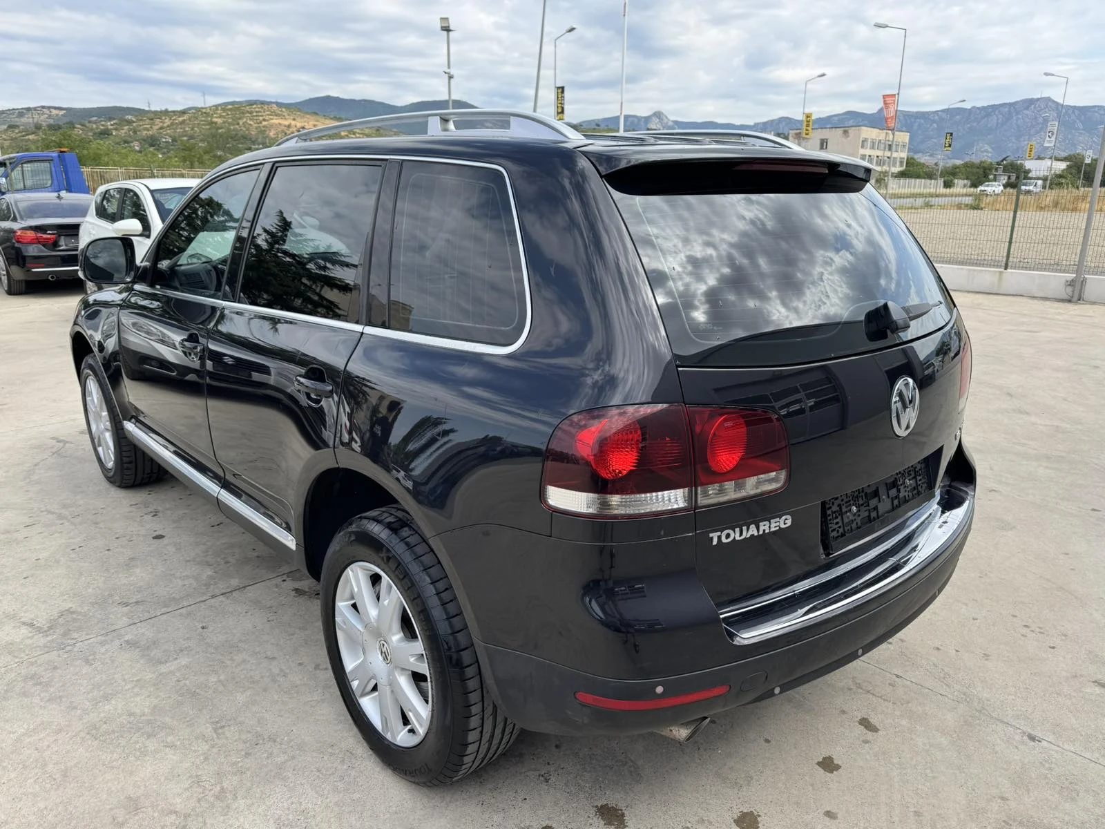 VW Touareg 3.0* 224ps* 4x4* НАВИ* КОЖА* ПАРКТРОНИК - изображение 3