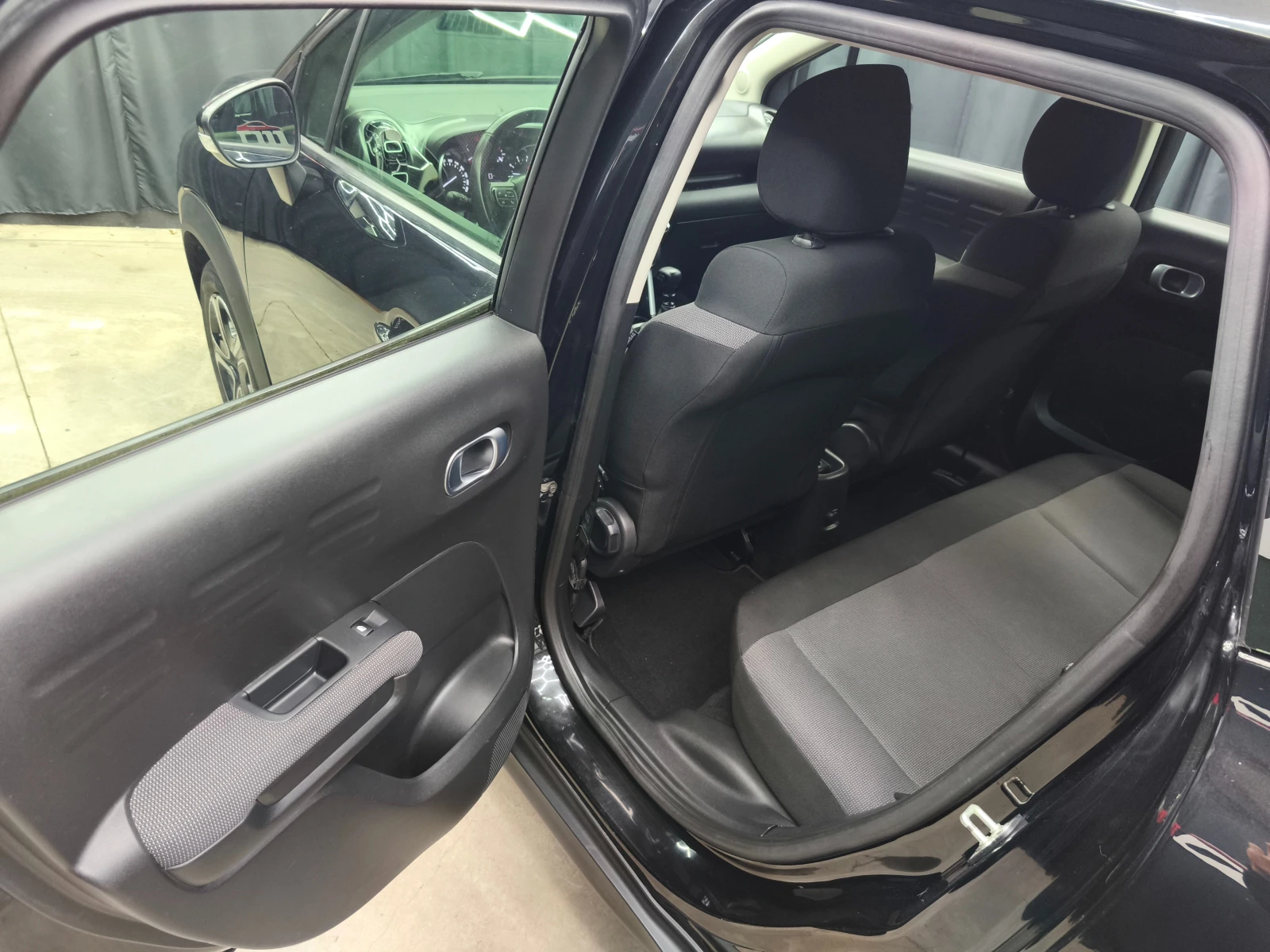 Citroen C3 Aircross 1.2i 110k.c 6c.k 95x.km Euro6D - изображение 9