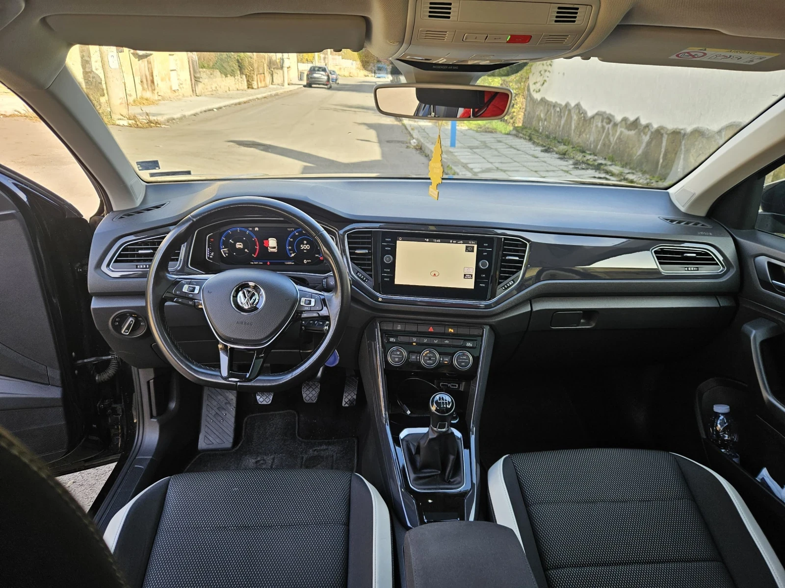 VW T-Roc 1.5TSI/DIGITAL/FULL LED/NAVI/KAMERA/PANORAMA, снимка 7 - Автомобили и джипове - 53807499