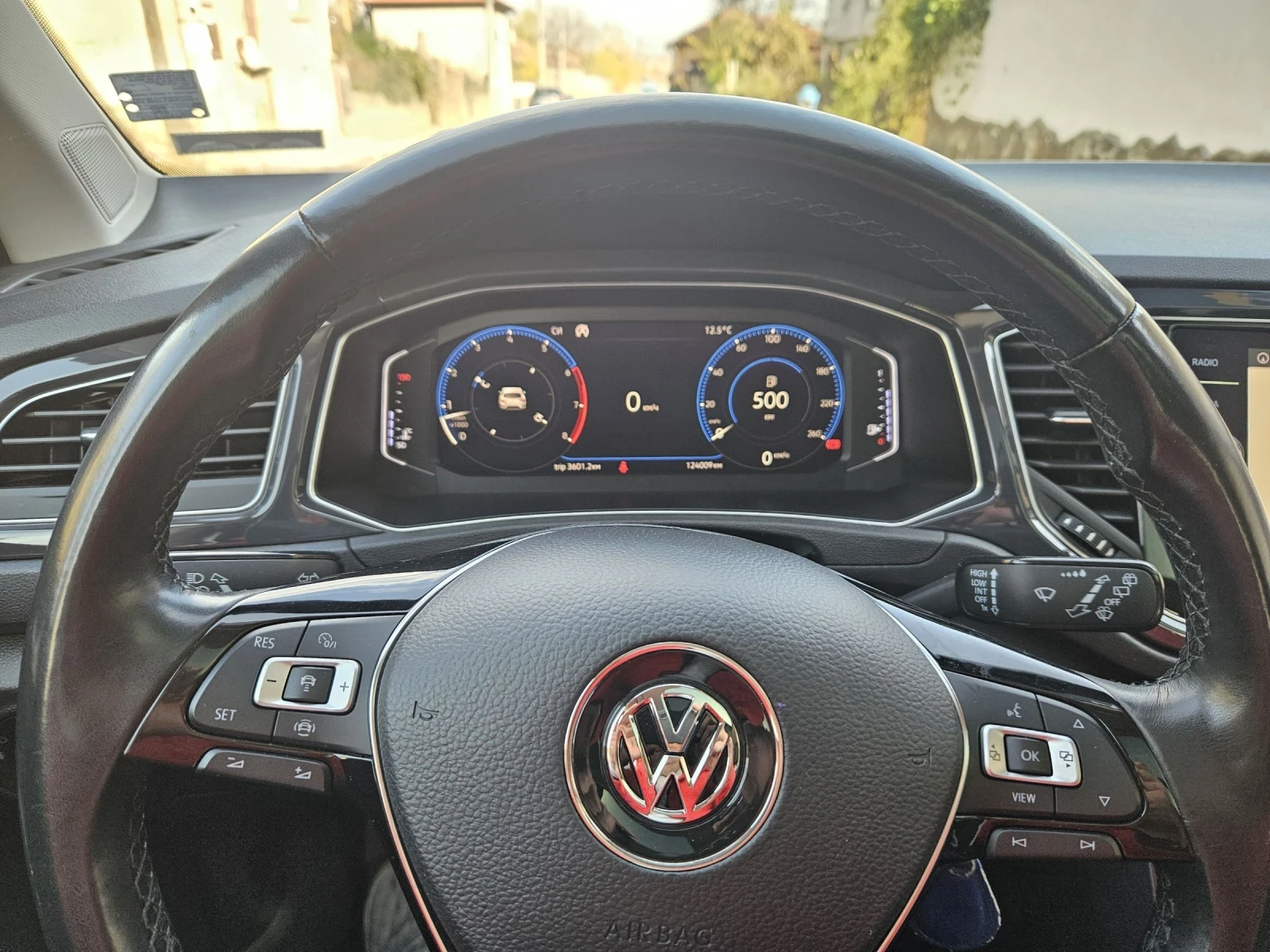 VW T-Roc 1.5TSI/DIGITAL/FULL LED/NAVI/KAMERA/PANORAMA, снимка 8 - Автомобили и джипове - 53807499